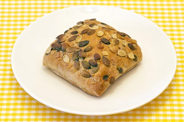 Pane fresco con semi di zucca — Foto Stock