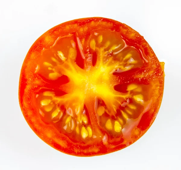 Un trozo de tomate cherry fresco, primer plano —  Fotos de Stock