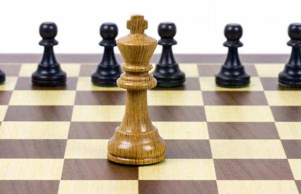 Chess king against pawns — Stock Photo, Image