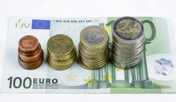 Bliska banknotów i monet euro — Zdjęcie stockowe