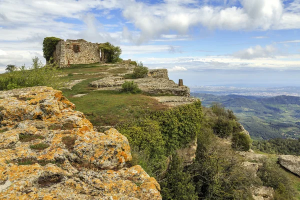 Rovine di una vecchia città abbandonata a La Mussara Tarragona, Spagna — Foto Stock