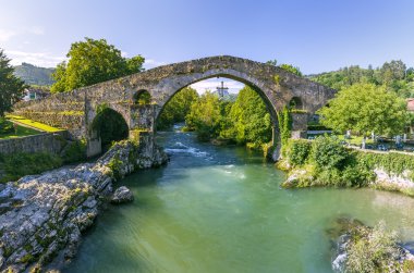 Roma taş köprü cangas de gidebildiğimiz