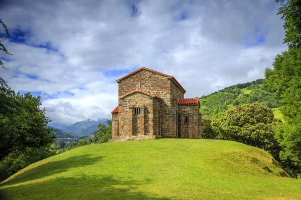 Kościół santa cristina de oviedo lena — Zdjęcie stockowe