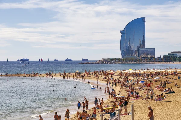 Playa Barceloneta y Hotel Vela — Foto de Stock