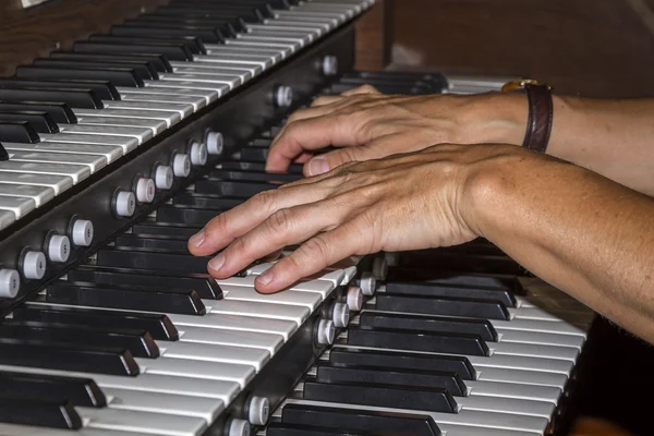 Playing piano organ — Stock Photo, Image