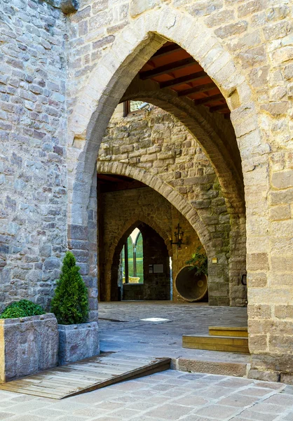 Innenhof der Burg von Cardona. Katalonien, Spanien — Stockfoto