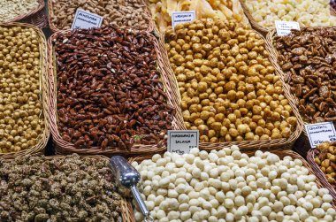 tuzlu karamel ve fındık, fıstık, badem