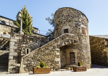 Llivia bell. Torre bernat de böylece.