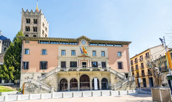 Ripoll stad hall en klooster gevel — Stockfoto