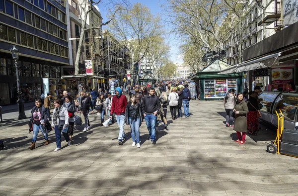 Вулиці Ла-Рамбла вулиці, в Барселоні — стокове фото