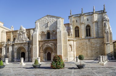 san yagız Collegiate Kilisesi