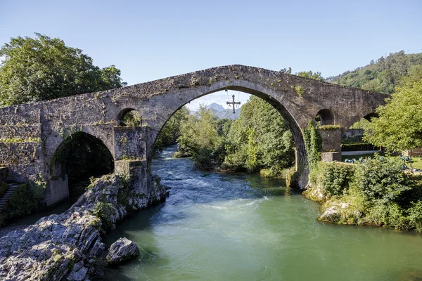 Roman stone bridge in Cangas de Onis — Stock Photo, Image