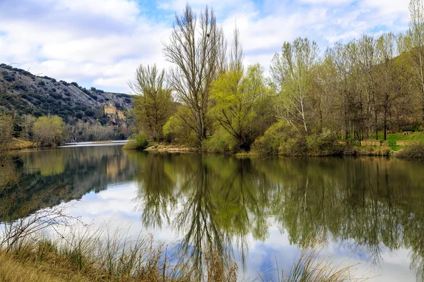 San Saturio construido en la ladera de la montaña en Soria — Foto de Stock