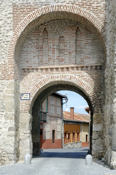 Gate and San Miguel arch walls Olmedo — Stock Photo, Image