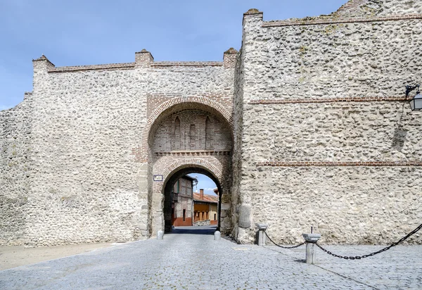 门和圣米格尔拱墙 · 奥尔梅多 — 图库照片