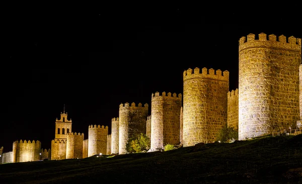 Muren van avila Spanje, nacht — Stockfoto