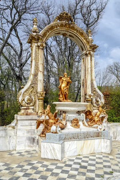 La Granja. Source Statue of Saturn — Stock Photo, Image