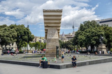 plaza cataluna Macia Anıtı