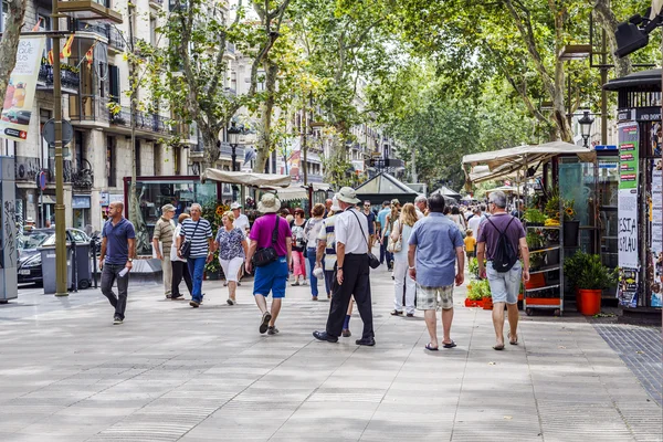 Rambla το δρόμο στη Βαρκελώνη, Ισπανία — Φωτογραφία Αρχείου