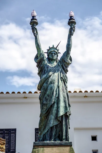 Cadaques, Spanyolország-a Szabadság-szobor — Stock Fotó