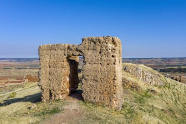 İspanya 'nın Albacete bölgesindeki eski bir şatonun kalıntıları, İslam kültürü tarafından inşa edilmiş.