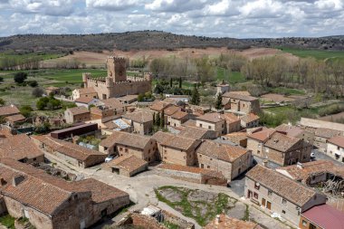 İspanya 'nın Castilla y Leon Özerk Topluluğu, El Burgo de Osma' nın Soria eyaletindeki Guijosa 'nın genel görüşü. Espeja de San Marcelino belediyesine ait..