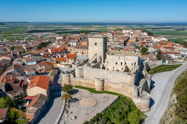 Şato XV yüzyılda inşa edildi, Valladolid Kastilya 'nın Portillo kasabasında ve Leon, İspanya