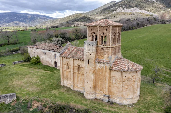 San Pedro de Tejada, Roma 'da Puente Arenas, Merindad de Valdivielso' da bir inziva yeri. Burgos 'taki en önemli Roma sanat eserlerinden biri olarak kabul edilir.