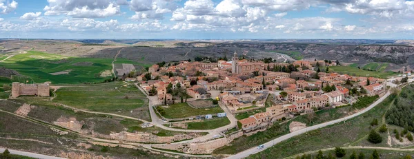 Medinaceli是西班牙索里亚省的一个城镇 位于卡斯蒂利亚和莱昂 旅游胜地 全景视图 — 图库照片