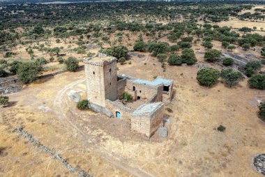 Castillo del Cachorro, İspanya 'nın Extremadura Özerk Topluluğu' nun Torreorgaz ilinin kuzeybatısında ve Salor Nehri 'nin kuzeyinde yer almaktadır.