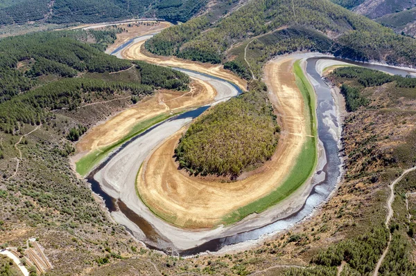Meandro del Melero draws the course of the Alagon river in the vicinity of Riomalo de Abajo, province of Caceres, Extremadura, attracting numerous tourists and advertising campaigns.