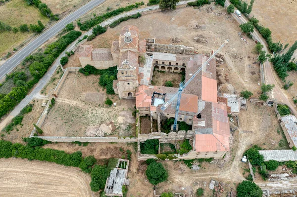 慈善の修道院は サラマンカ県のシウダー ロドリゴのスペインの自治体の建物です 三条円城付近上からの空中風景 — ストック写真