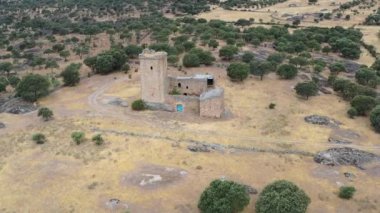 Castillo del Cachorro, İspanya 'nın Extremadura Özerk Topluluğu' nun Torreorgaz ilinin kuzeybatısında ve Salor Nehri 'nin kuzeyinde yer almaktadır.