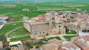 Iglesia de santa maria la gerçek, sasamon, İspanya, unesco - santiago de compostela için Umre yol