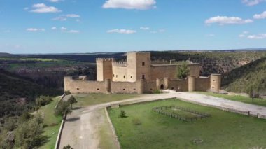 Pedraza Kalesi, Segovia, İspanya. Eski ortaçağ kalesi. Ortaçağ köyü Pedraza, Castilla-Leon.