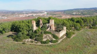 Bellvei belediyesinde, Aşağı Penedes 'teki Muga Kalesi. Katalonya İspanya