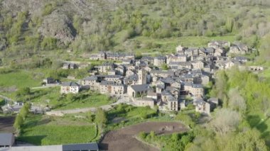 Geleneksel Katalonya köyü. Vall de Boi 'da. Durro. İspanyol romansı rotası