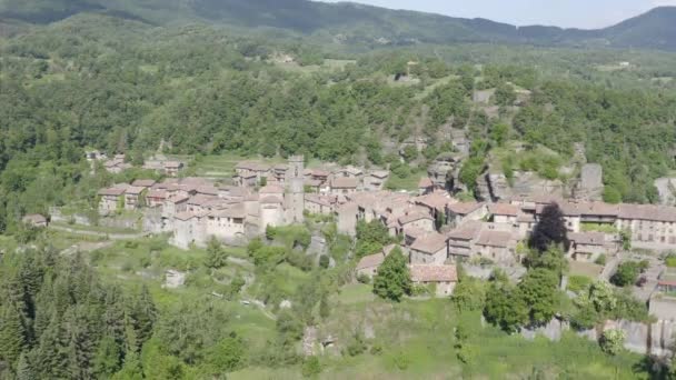 Rupit Havadan Görünüşü Doğanın Ortasındaki Bir Ortaçağ Köyü Katalonya Osona — Stok video