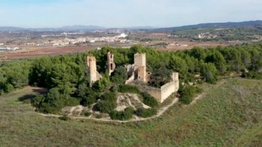 Bellvei belediyesinde, Aşağı Penedes 'teki Muga Kalesi. Katalonya İspanya