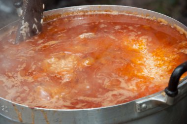 keçi eti tencereye - İslami yemek pişirme pilav ile gömüldü