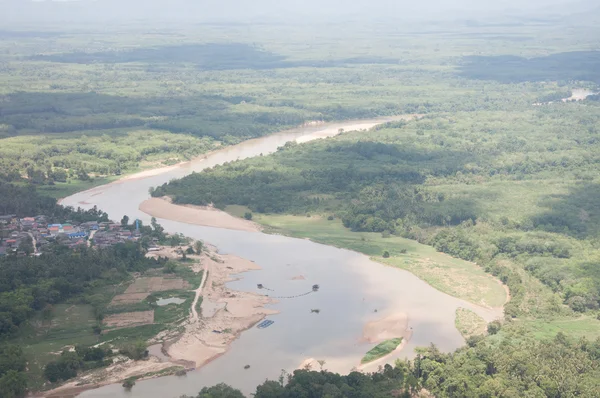 Paisagem fluvial e florestal — Fotografia de Stock