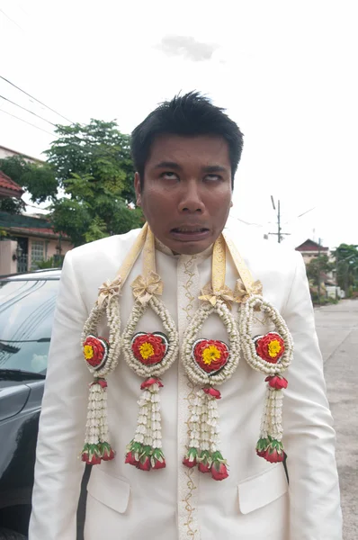 Aziatische Thaise bruidegom in Thaise bruiloft pak op huwelijksceremonie — Stockfoto