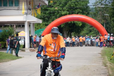 yala, Tayland - 1 Nisan: tanımlanamayan komuta sizde dağ yolculuğu