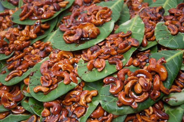 Söt kola cashewnötter dessert - anacardium occidentale — Stockfoto