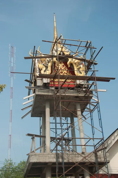 Contrucción de campanario en el templo de Huakuan Yala, Tailandia — Foto de Stock