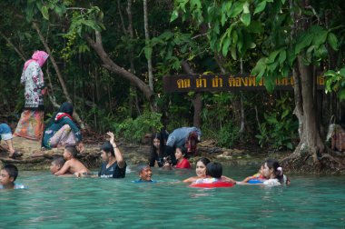 Krabi, Tayland - 26 Ekim: m ile kimliği belirlenemeyen kadın turist