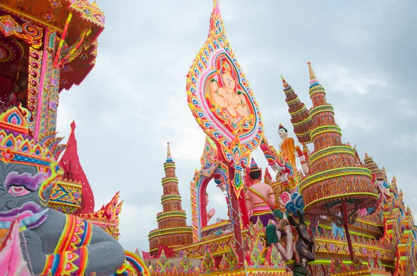 Yala, Tajlandia - 31 października: kolorowy Buddyzm statku Pokaż za bud — Zdjęcie stockowe