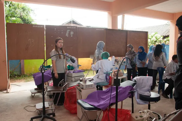 YALA-YAHA, THAILAND - NOVEMBER 8: Dentists Bed for patients in P — Stock Photo, Image