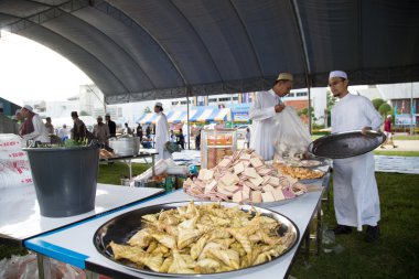 yala, Tayland - Ağustos 8: ücretsiz Gıda yala Tay musim erkek için bir