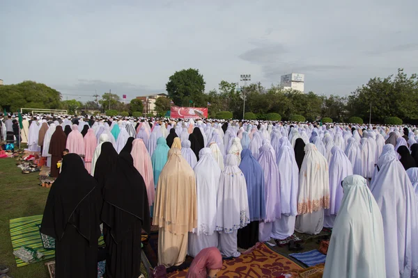 라, 태국-8 월 8: 5000 yala 태국 무심 남성과 femal — 스톡 사진